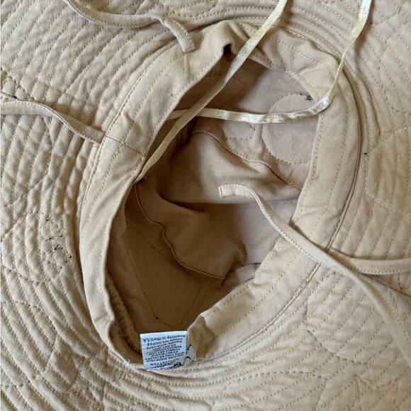 ADINA BUCKET HAT W/ ALLOVER HIPPIE PATCHES - Picture 11 of 11